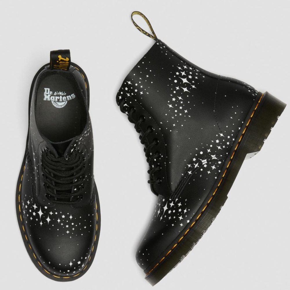 ✨DR MARTENS COSMIC STARS LEATHER LACE UP BOOTS NIB✨